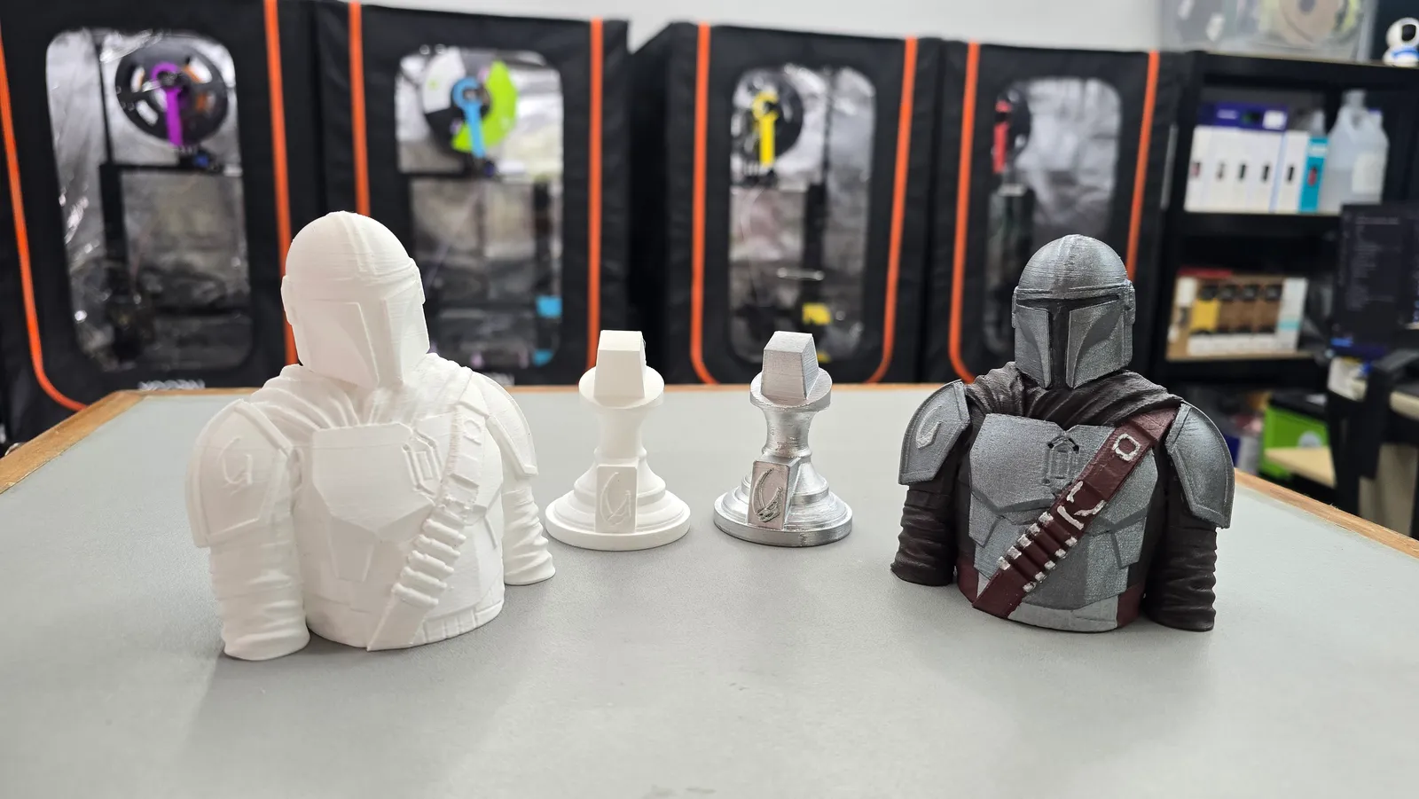 Nivel avanzado: busto de El Mandaloriano en blanco y pintado, para estudiantes con más experiencia